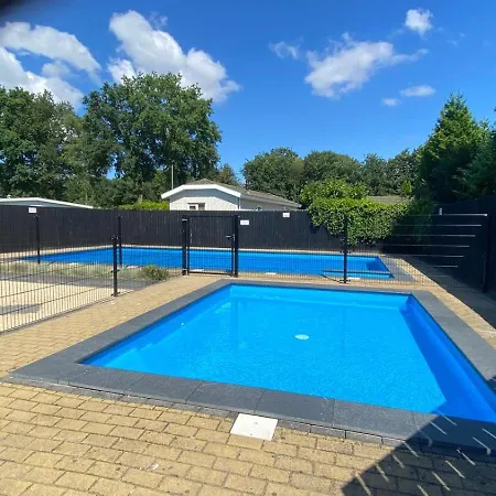 Te Huur In Putten, Honden Harte Welkom, Alleen Voor Recreatie 木屋 皮滕